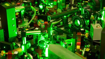 Teilansicht des experimentellen Aufbaus, an dem die AEI-Wissenschaftler ihre neue Quantenmessmethode demonstrierten. Teilansicht des experimentellen Aufbaus, an dem die AEI-Wissenschaftler ihre neue Quantenmessmethode demonstrierten.