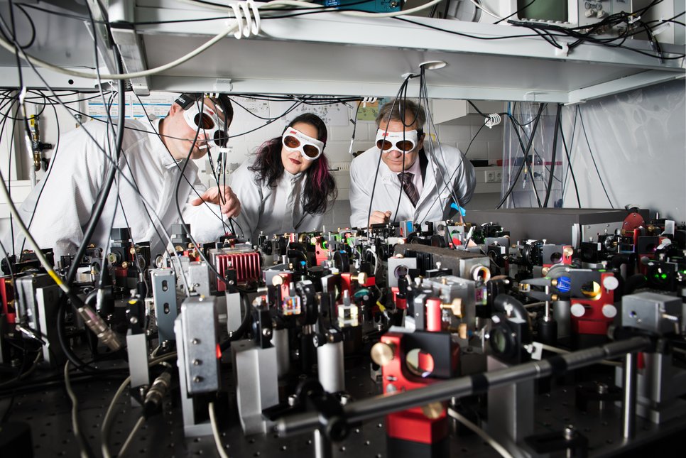 Mit empfindlichen Detektoren suchen die Physiker nach Gravitationswellen.