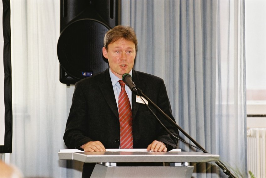 Thomas Oppermann as Lower Saxony Science Minister at the inauguration of the AEI Hannover on 17 May 2002. Thomas Oppermann as Lower Saxony Science Minister at the inauguration of the AEI Hannover on 17 May 2002.