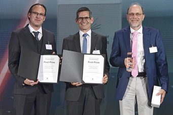 1. Preis beim Berthold Leibinger Innovationspreis 2023 für Henning Vahlbruch, Benno Willke und Hartmut Grote (von links nach rechts). 1. Preis beim Berthold Leibinger Innovationspreis 2023 für Henning Vahlbruch, Benno Willke und Hartmut Grote (von links nach rechts).