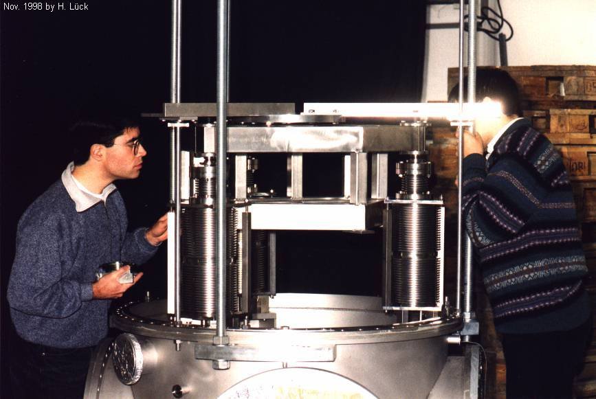 Kasem and Benno put the top plate onto the stacks.