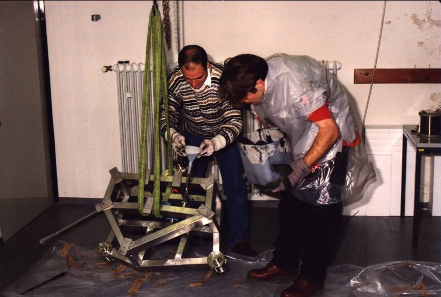 The top plates are made from box-section stainless steel elements. There are nozzles in each layer in order to allow damping material to be filled in. Here Mike and Calum apply fluid graphite-doped RTV to the top plates. A rather messy affair!