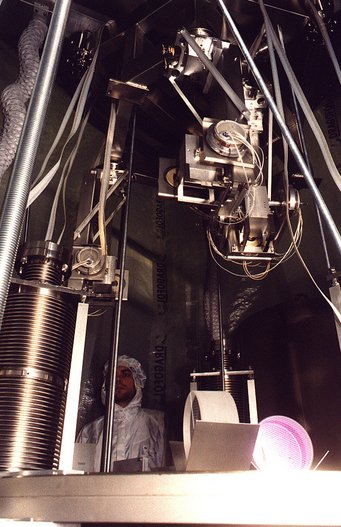 A look upwards to the hovering top plate with suspension and local control units. A look upwards to the hovering top plate with suspension and local control units.