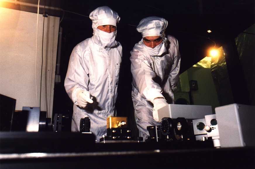 Kerstin and Stefan are controlling the laser system (left hand side).