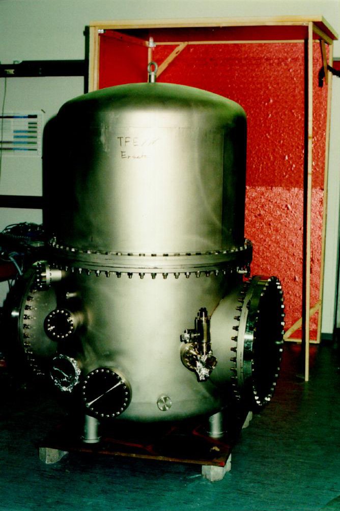 The tanks have a height of 2 m and a diameter of 1 m.