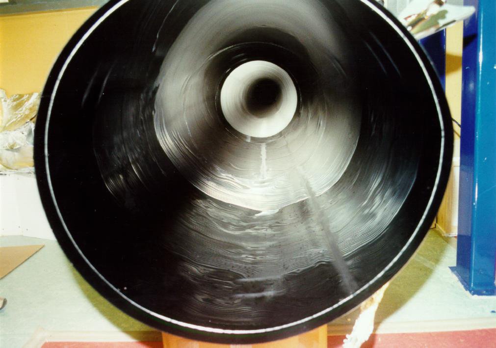 A look into the liner. Liners and baffles work very well: The tube is pitch dark.