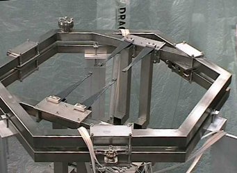 View from the top: The large cantilever blades. View from the top: The large cantilever blades.