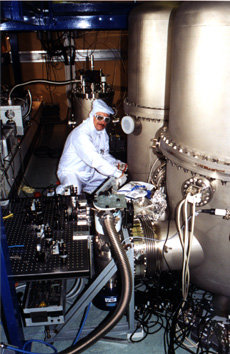 Walter assembling the mode cleaner.
