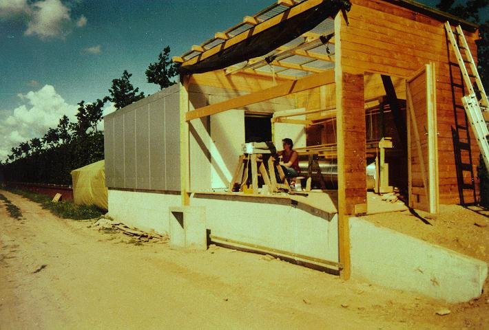 The eastern end house with the wooden hut. Michaela is just taking spectra of the seismic motion inside the end house.
