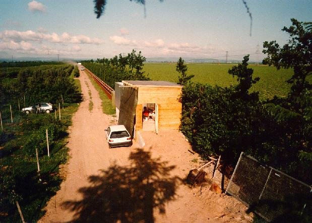 The wooden hut in front of the eastern end-house.