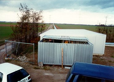 A smaller container is installed in front of the central station, serving as entrance hall and clean-room gate.