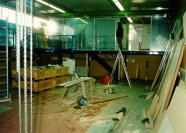 A view into the opposite direction. In the background one can see the lobby of the central station.