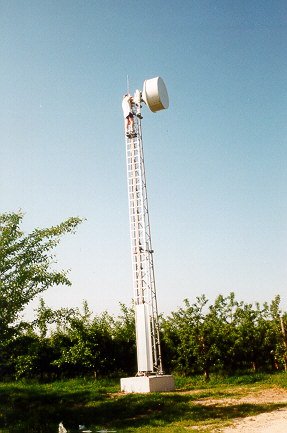 We have installed a directional radio connection from Ruthe to the University of Hannover in order to transmit the data of GEO600 to the computer centre.